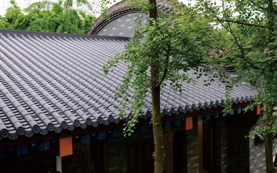 Modern New Antique Tiles: Advantages Over Traditional Roofing